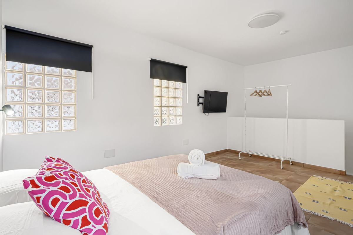 6 Bed Townhouse for sale in Ardales Costa Del Sol, Málaga, Spain