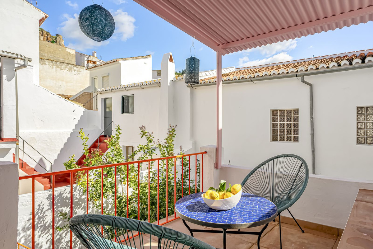 6 Bed Townhouse for sale in Ardales Costa Del Sol, Málaga, Spain
