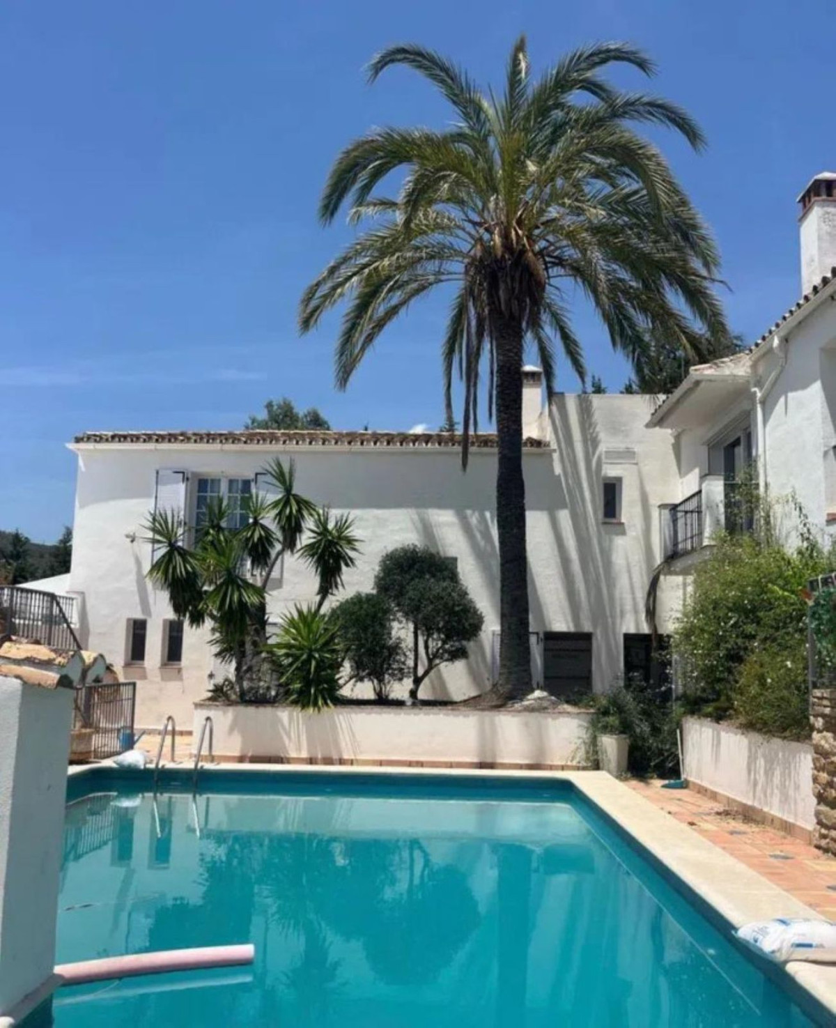 8 Bed Townhouse for sale in Benahavís Costa Del Sol, Málaga, Spain