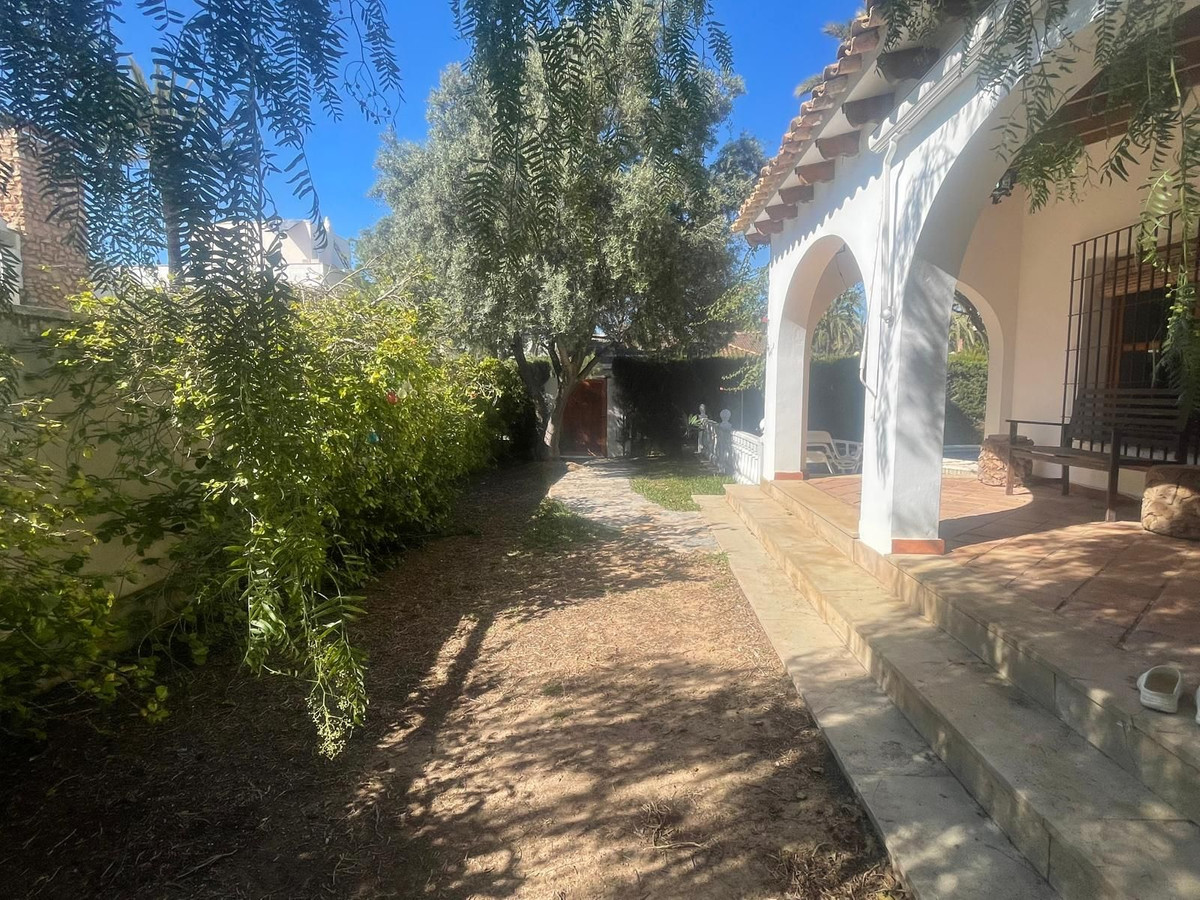 4 Bed Townhouse for sale in Cabo Roig Costa Blanca, Alicante, Spain