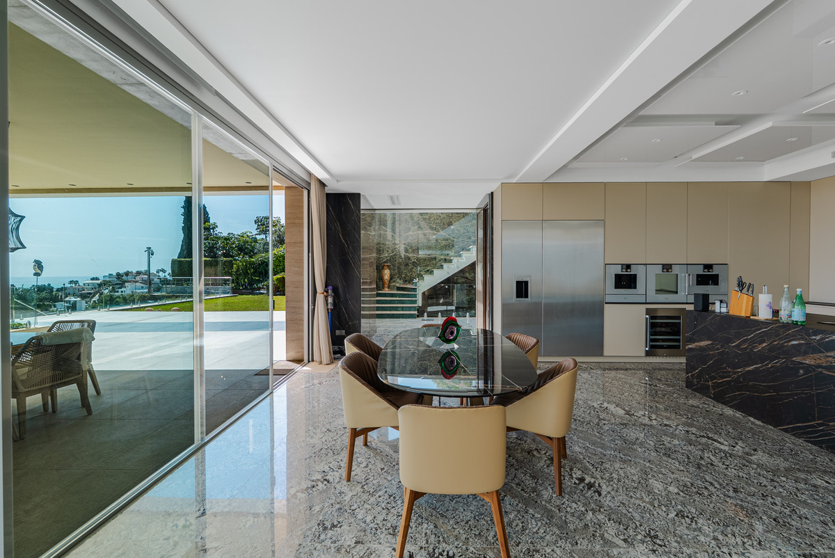 Se vende Villa - Chalet de 5 dormitorios en Costa Del Sol, Málaga, España