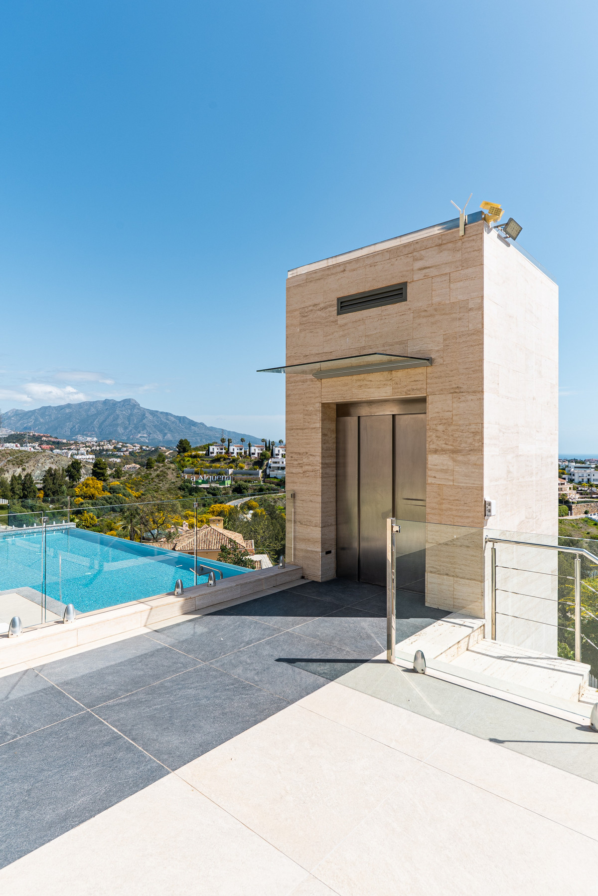 Se vende Villa - Chalet de 5 dormitorios en Costa Del Sol, Málaga, España