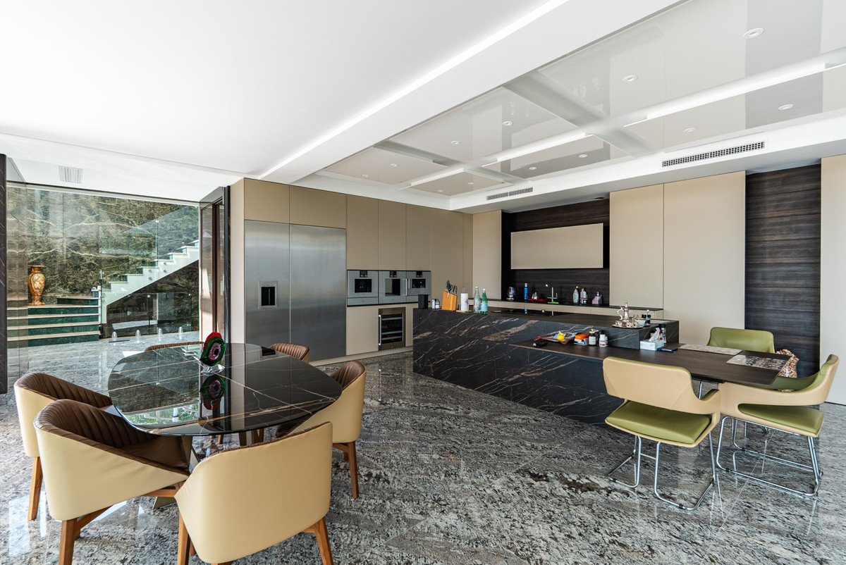 Se vende Villa - Chalet de 5 dormitorios en Costa Del Sol, Málaga, España