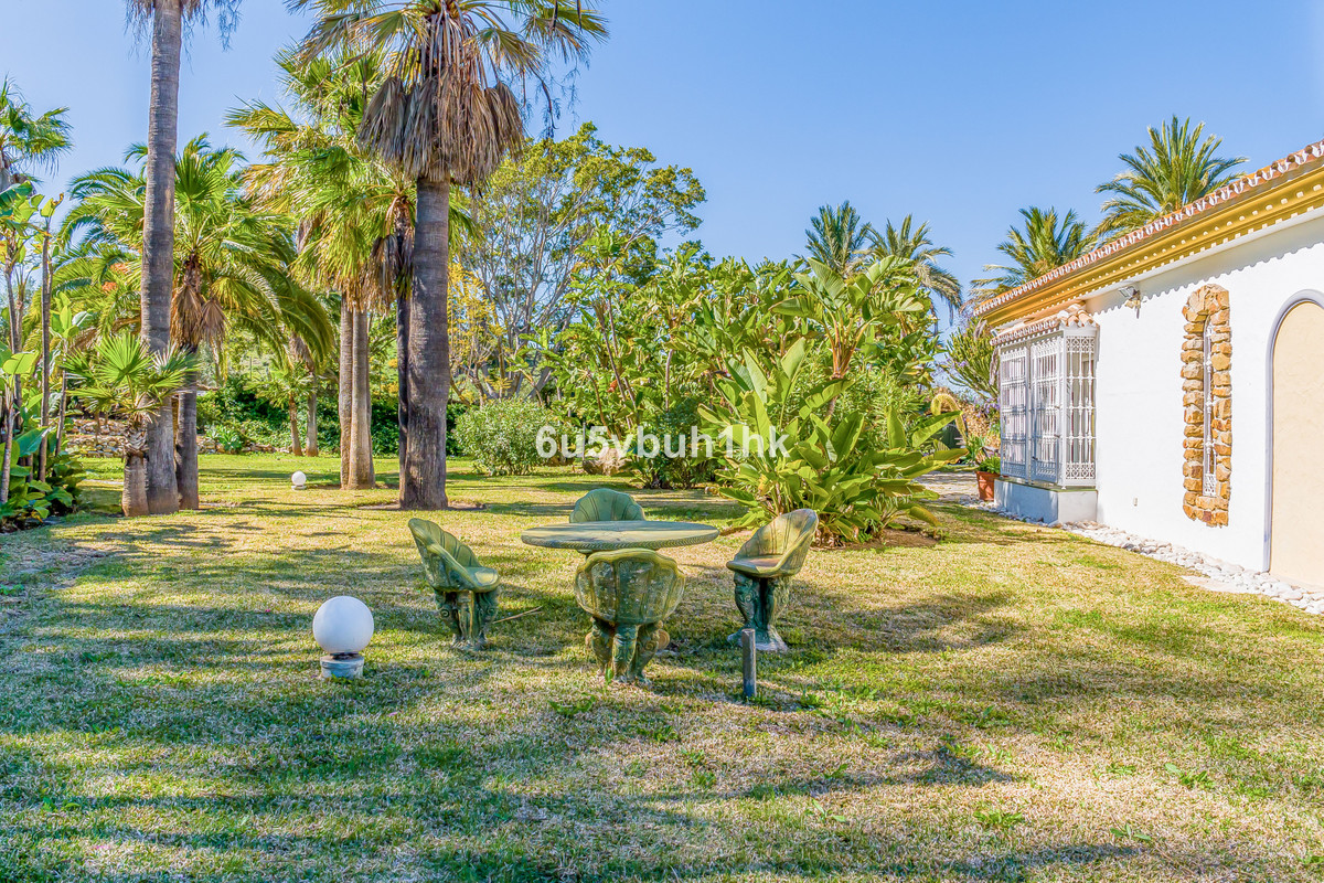 Se vende Villa - Chalet de 8 dormitorios en Costa Del Sol, Málaga, España