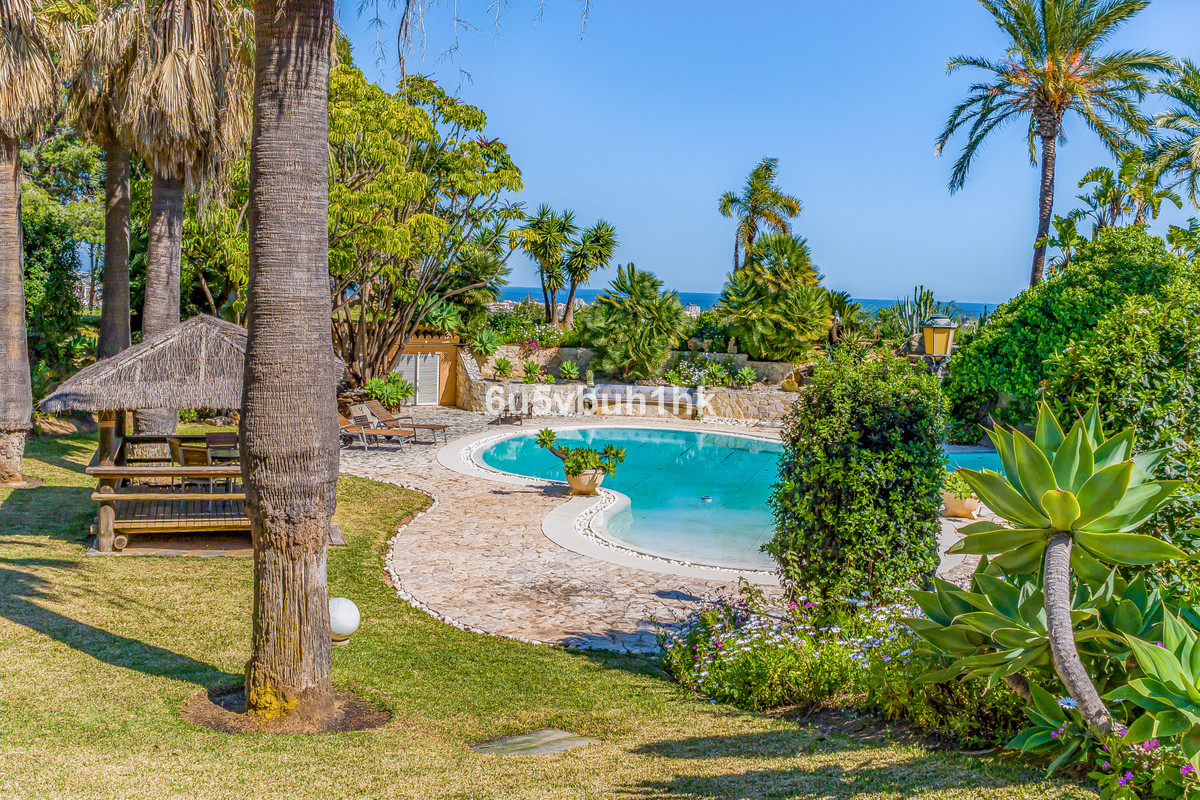 Se vende Villa - Chalet de 8 dormitorios en Costa Del Sol, Málaga, España