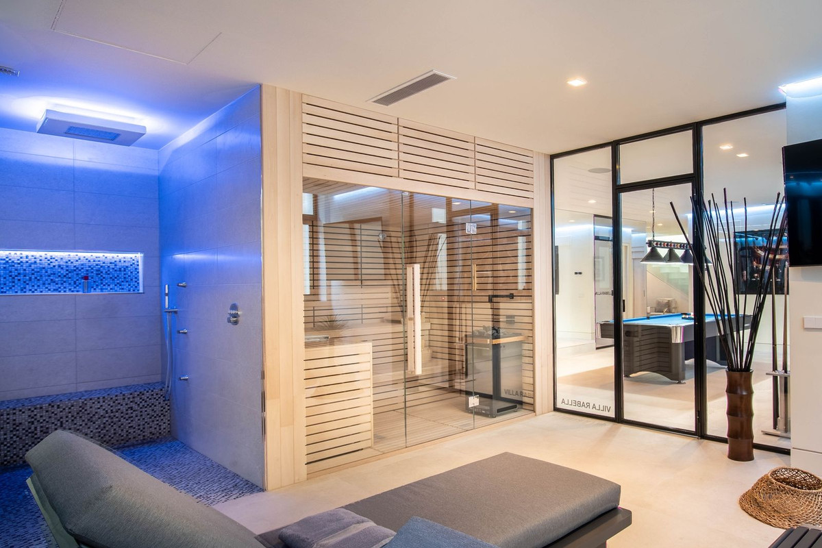 Se vende Villa - Chalet de 5 dormitorios en Costa Del Sol, Málaga, España