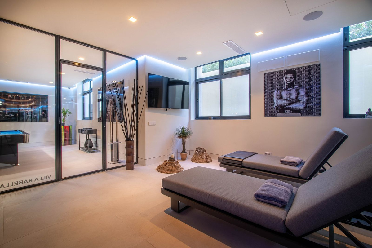 Se vende Villa - Chalet de 5 dormitorios en Costa Del Sol, Málaga, España