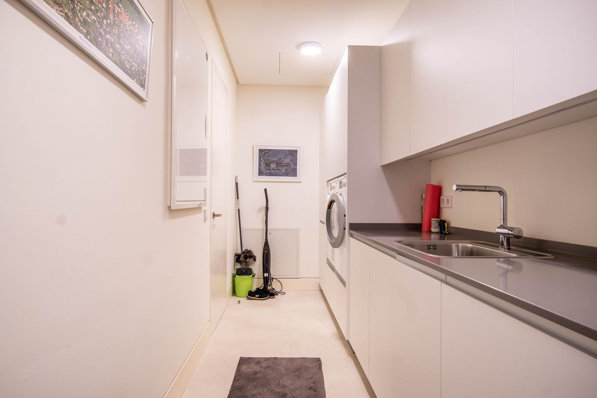 Se vende Villa - Chalet de 5 dormitorios en Costa Del Sol, Málaga, España