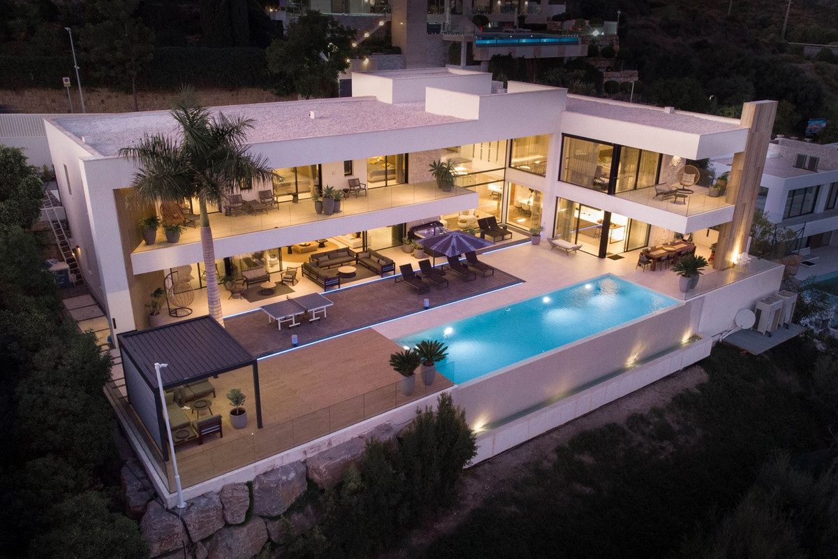 Se vende Villa - Chalet de 5 dormitorios en Costa Del Sol, Málaga, España