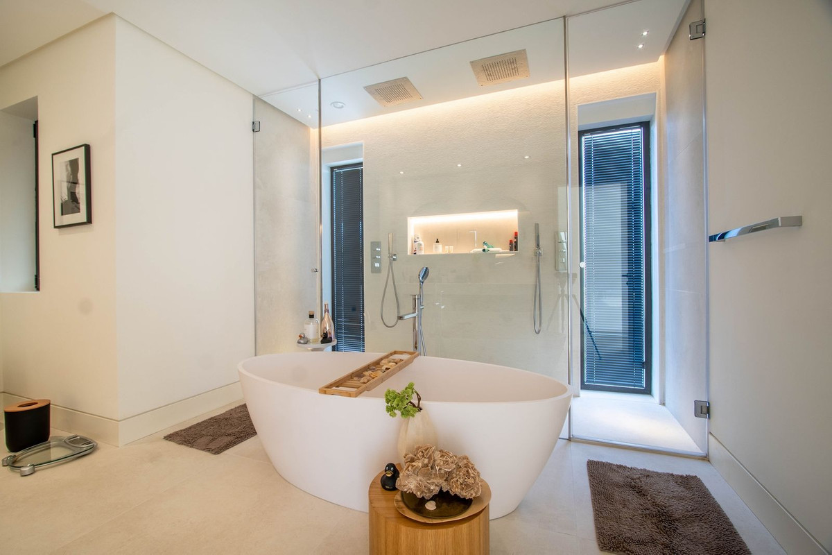 Se vende Villa - Chalet de 5 dormitorios en Costa Del Sol, Málaga, España