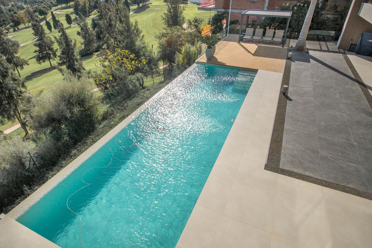 Se vende Villa - Chalet de 5 dormitorios en Costa Del Sol, Málaga, España