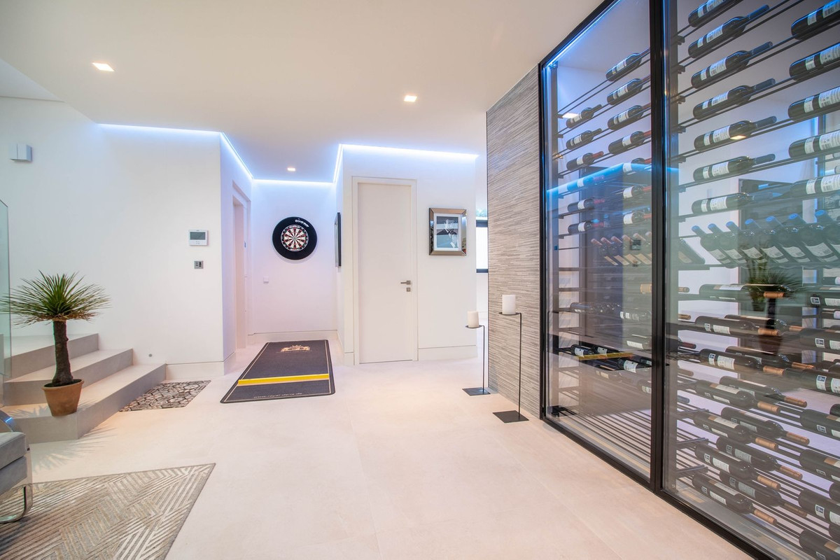 Se vende Villa - Chalet de 5 dormitorios en Costa Del Sol, Málaga, España