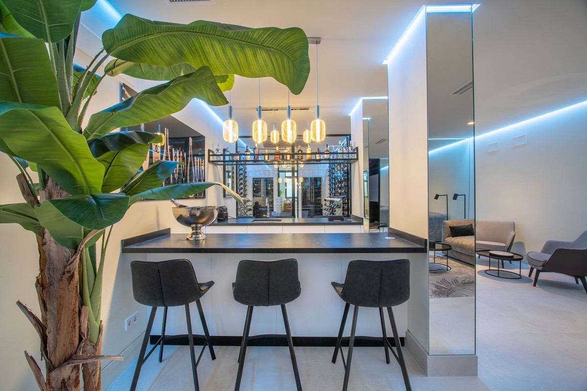 Se vende Villa - Chalet de 5 dormitorios en Costa Del Sol, Málaga, España