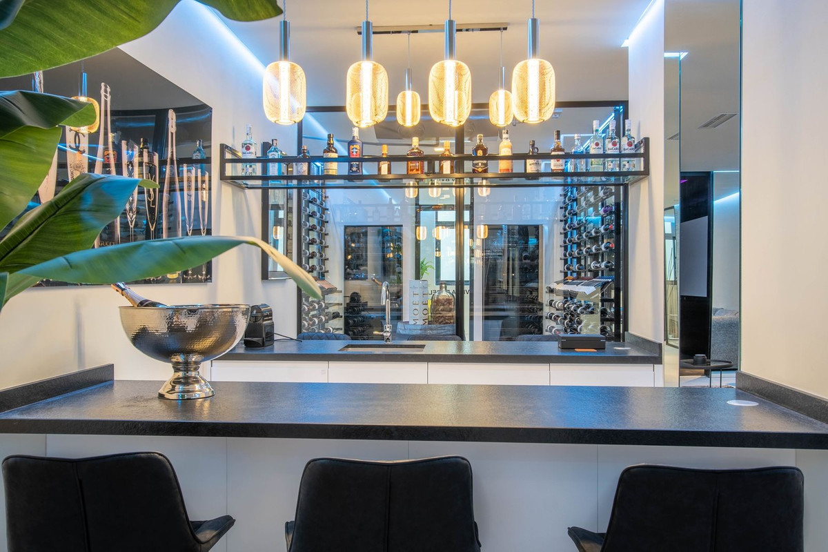 Se vende Villa - Chalet de 5 dormitorios en Costa Del Sol, Málaga, España