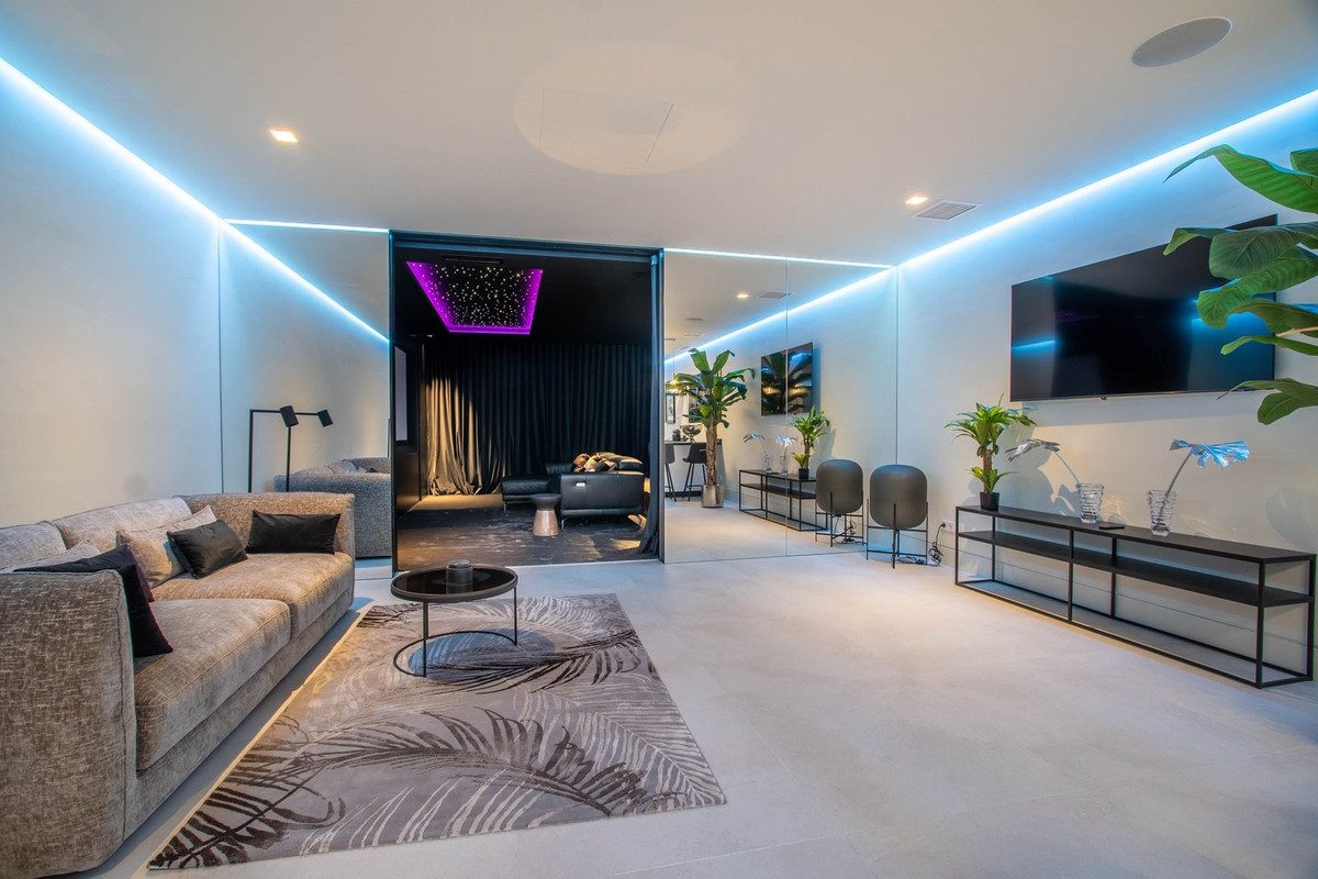 Se vende Villa - Chalet de 5 dormitorios en Costa Del Sol, Málaga, España