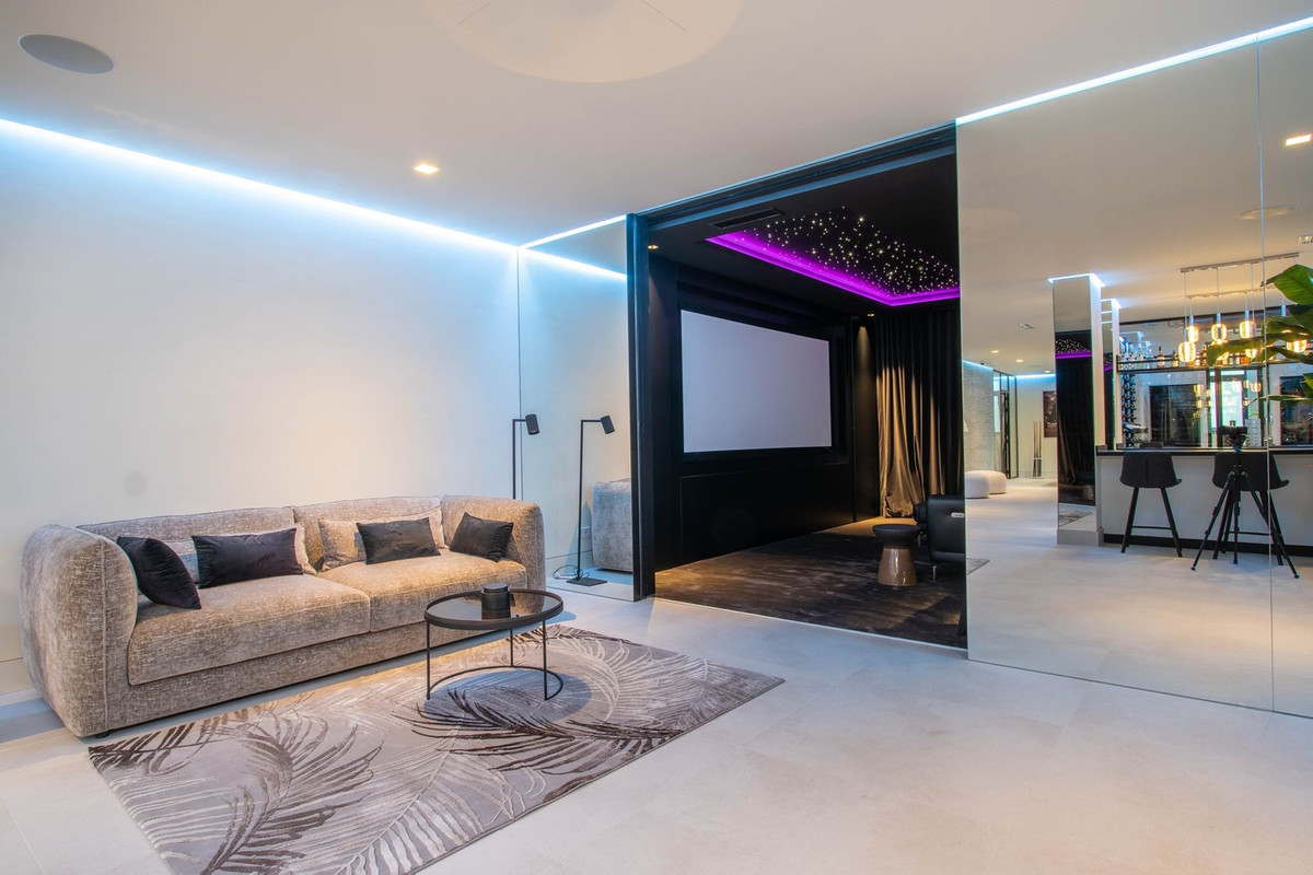 Se vende Villa - Chalet de 5 dormitorios en Costa Del Sol, Málaga, España