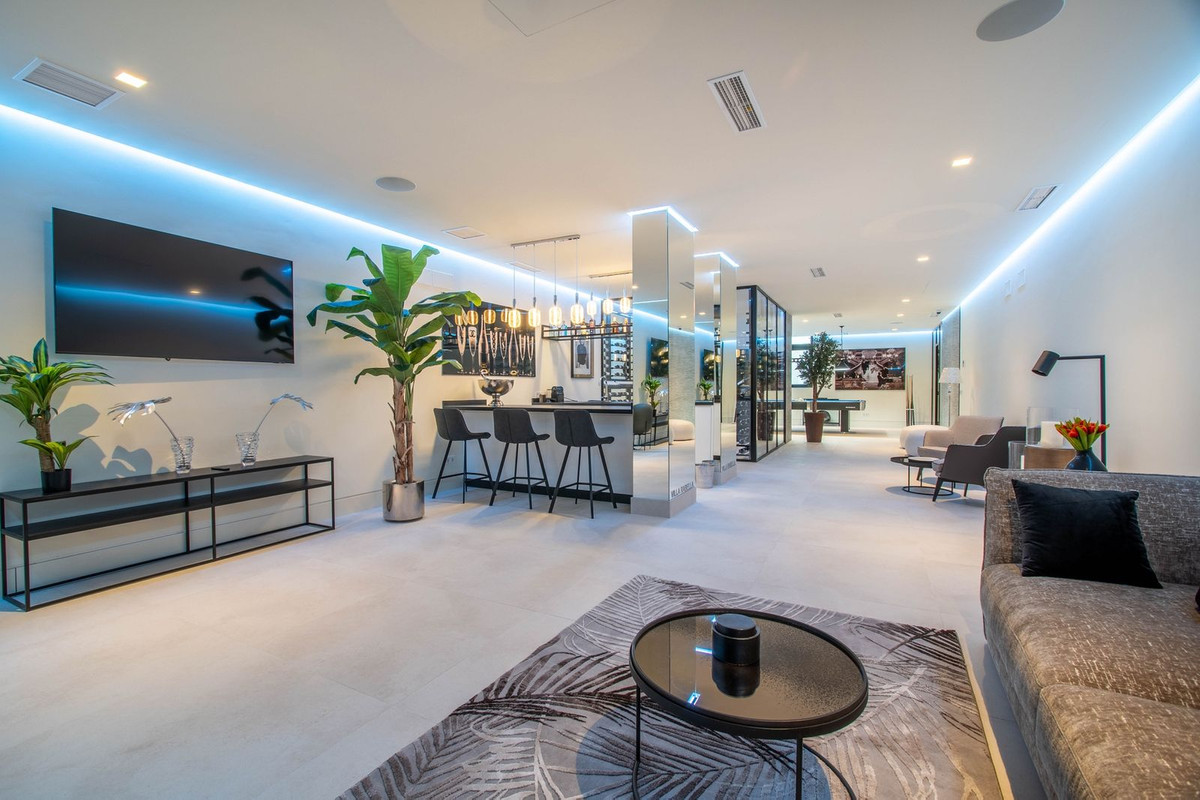 Se vende Villa - Chalet de 5 dormitorios en Costa Del Sol, Málaga, España