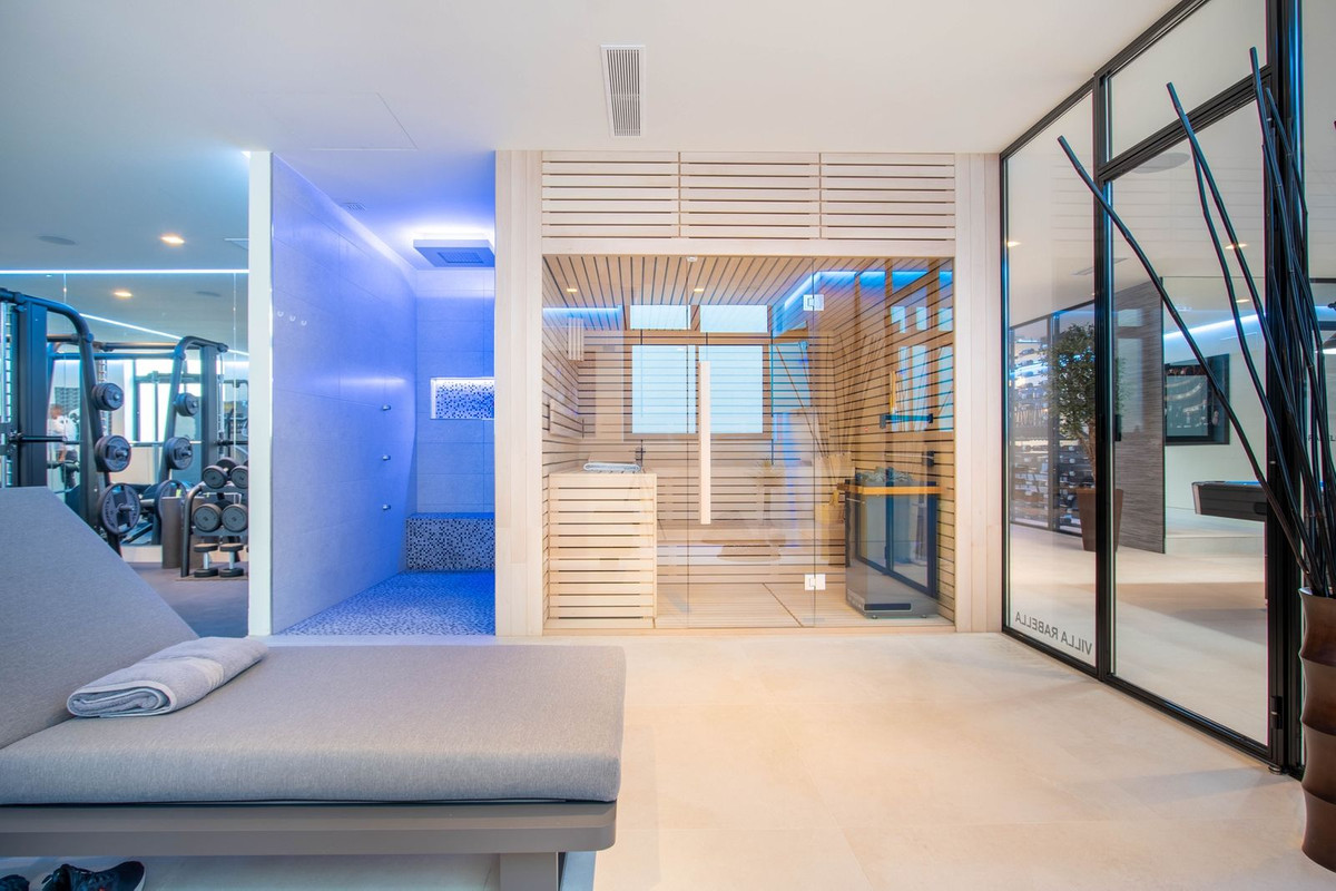Se vende Villa - Chalet de 5 dormitorios en Costa Del Sol, Málaga, España
