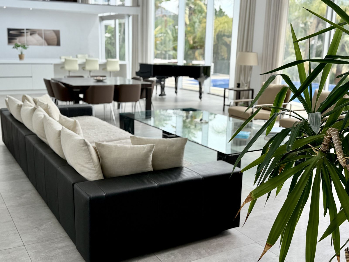 3 Bed Townhouse for sale in Benahavís Costa Del Sol, Málaga, Spain