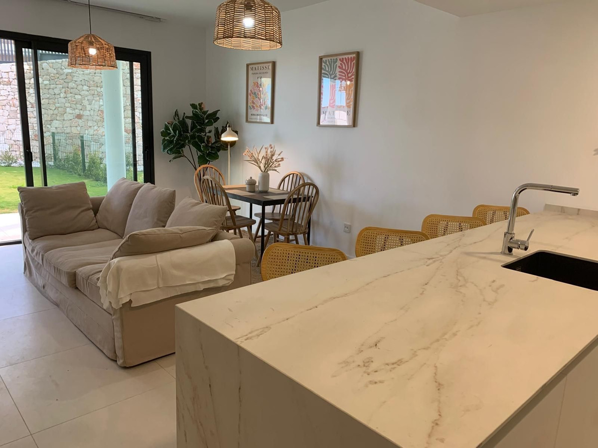 2 Bed Apartment for sale in Fuengirola Costa Del Sol, Málaga, Spain