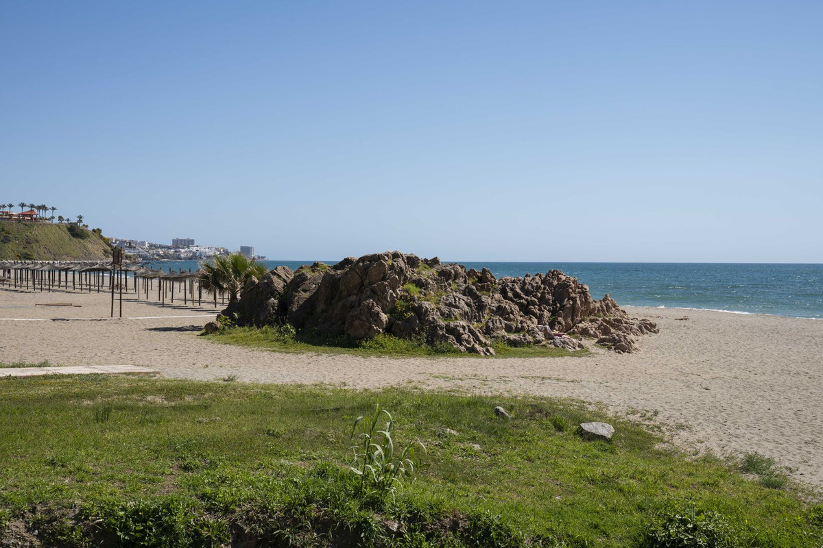 4 Bed Apartment for sale in Carvajal Costa Del Sol, Málaga, Spain