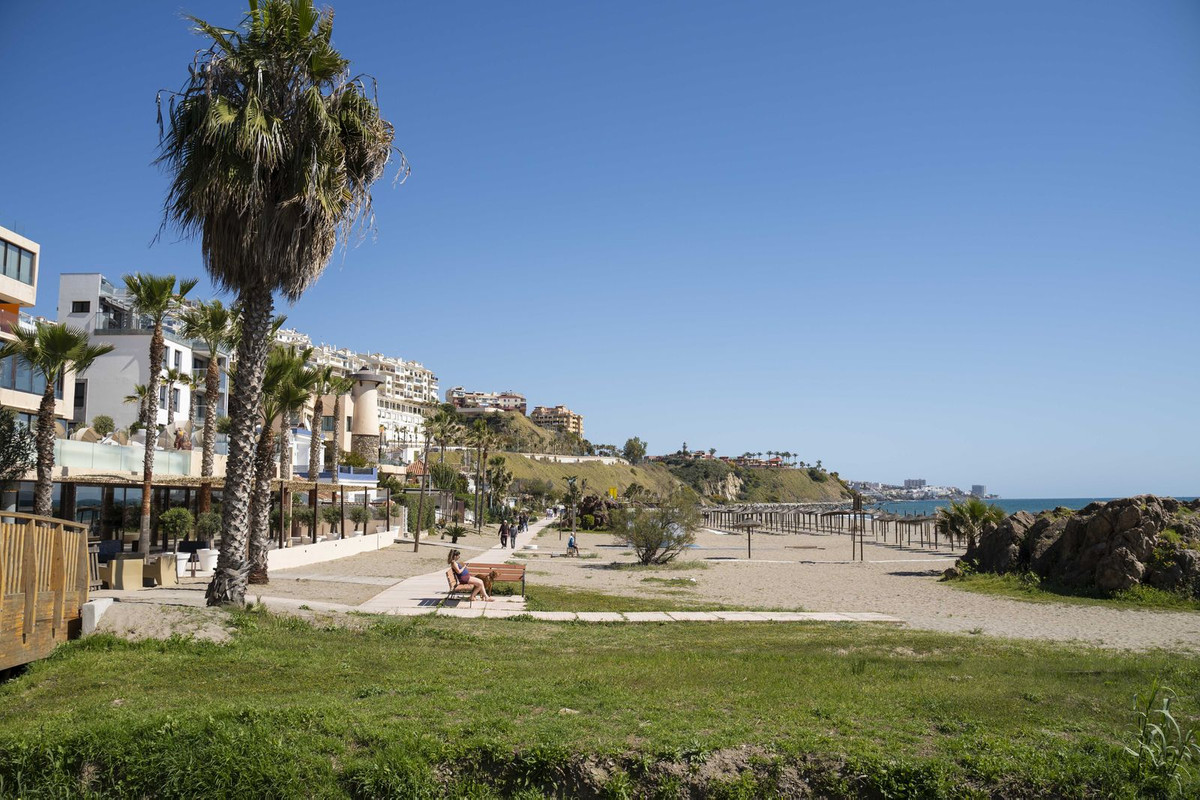 4 Bed Apartment for sale in Carvajal Costa Del Sol, Málaga, Spain