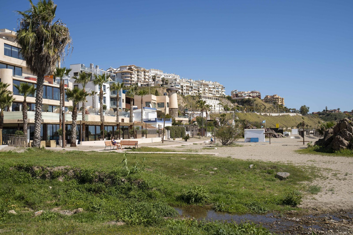 4 Bed Apartment for sale in Carvajal Costa Del Sol, Málaga, Spain