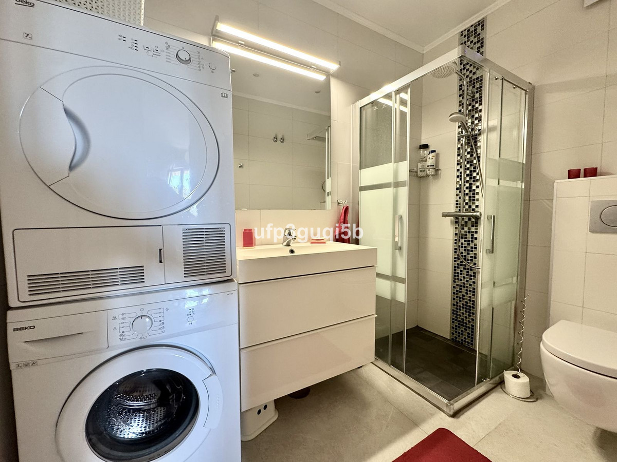 Se vende Apartamento en Planta Última de 2 dormitorios en Costa Del Sol, Málaga, España
