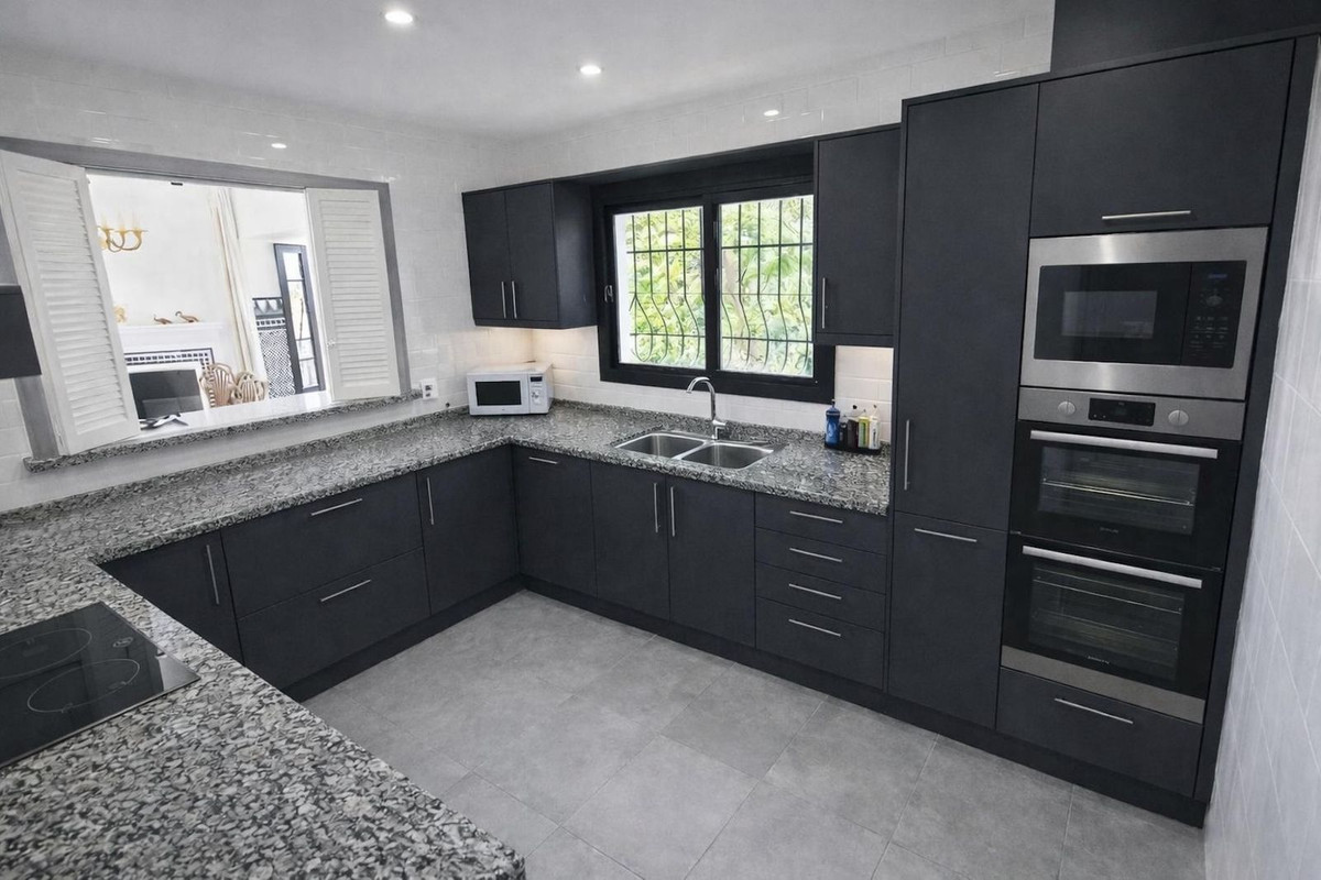 4 Bed Townhouse for sale in Mijas Costa Costa Del Sol, Málaga, Spain