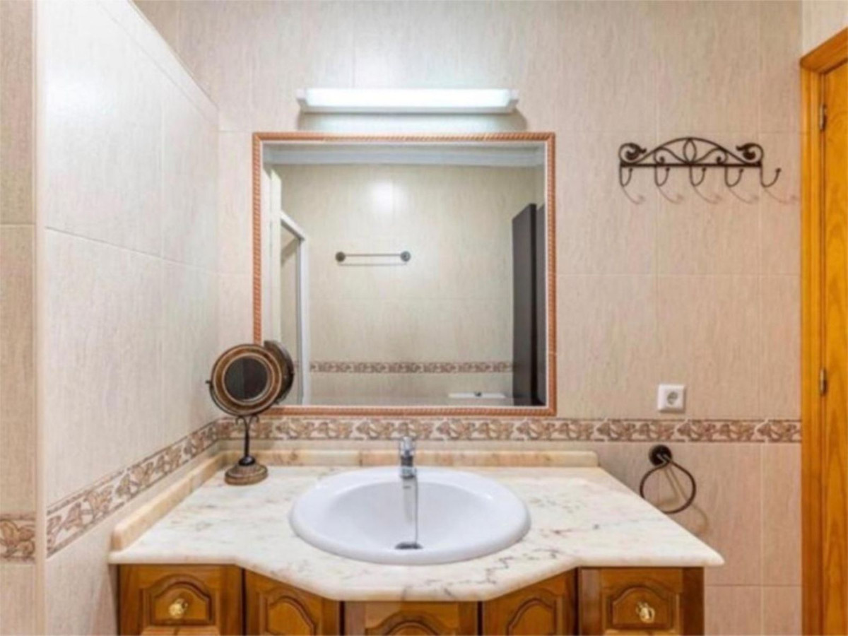 3 Bed Apartment for sale in San Pedro De Alcántara Costa Del Sol, Málaga, Spain
