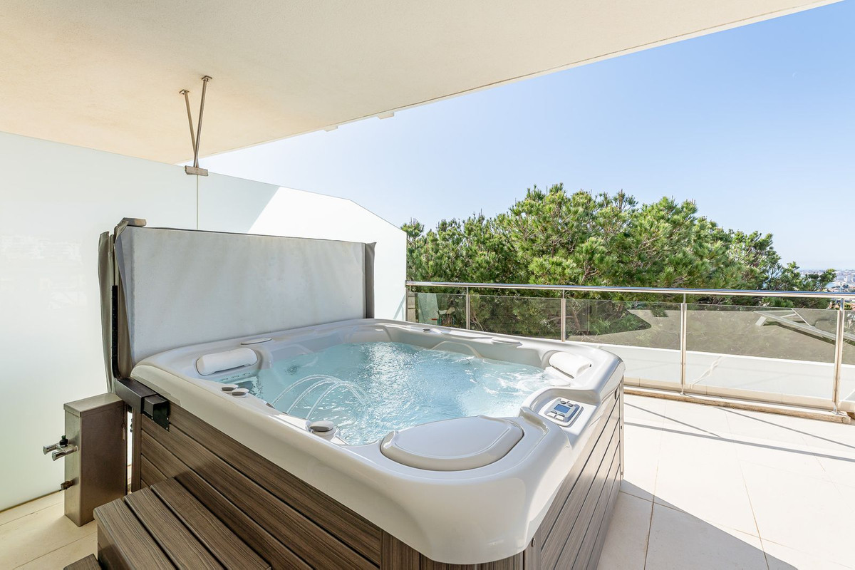 3 Bed Apartment for sale in Benalmadena Costa Del Sol, Málaga, Spain
