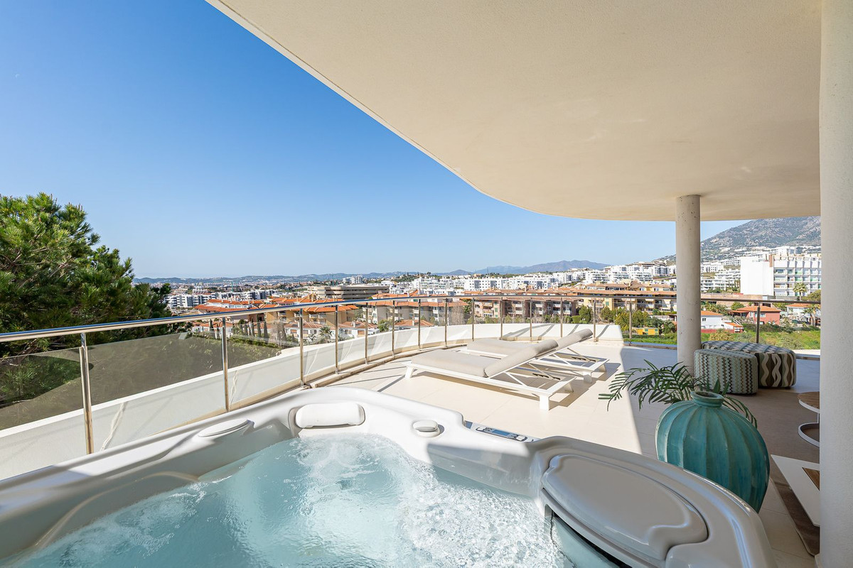 3 Bed Apartment for sale in Benalmadena Costa Del Sol, Málaga, Spain