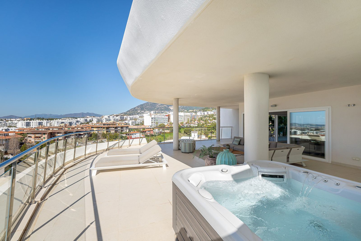3 Bed Apartment for sale in Benalmadena Costa Del Sol, Málaga, Spain