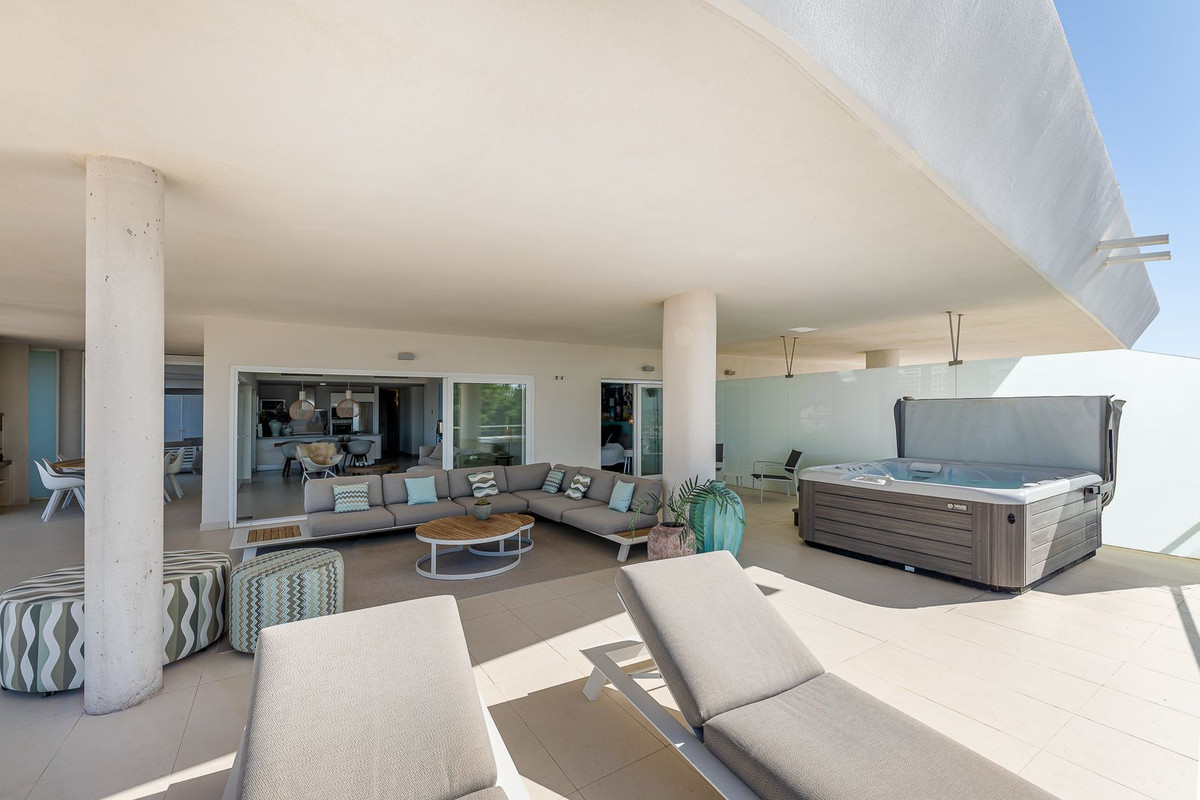 3 Bed Apartment for sale in Benalmadena Costa Del Sol, Málaga, Spain