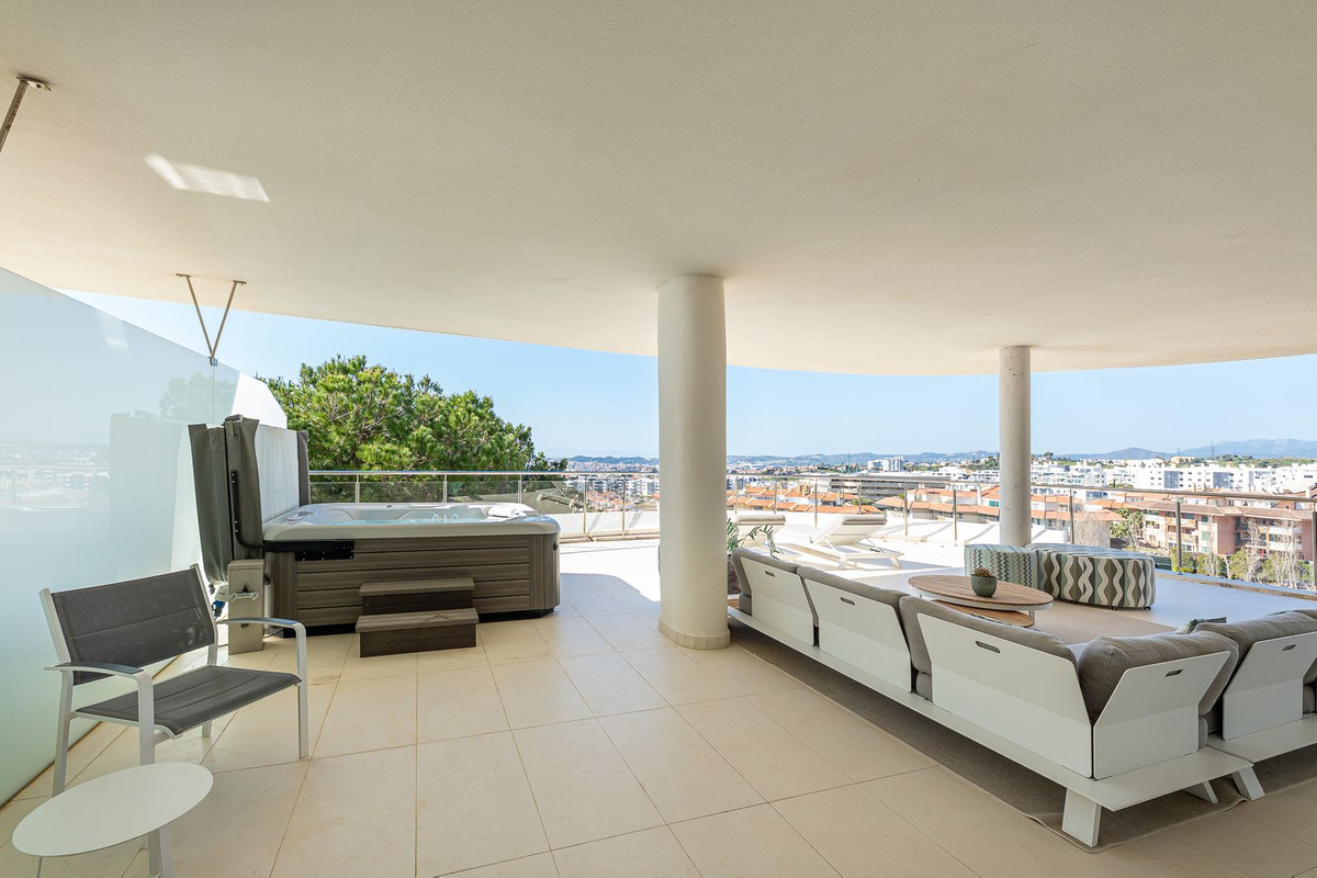 3 Bed Apartment for sale in Benalmadena Costa Del Sol, Málaga, Spain