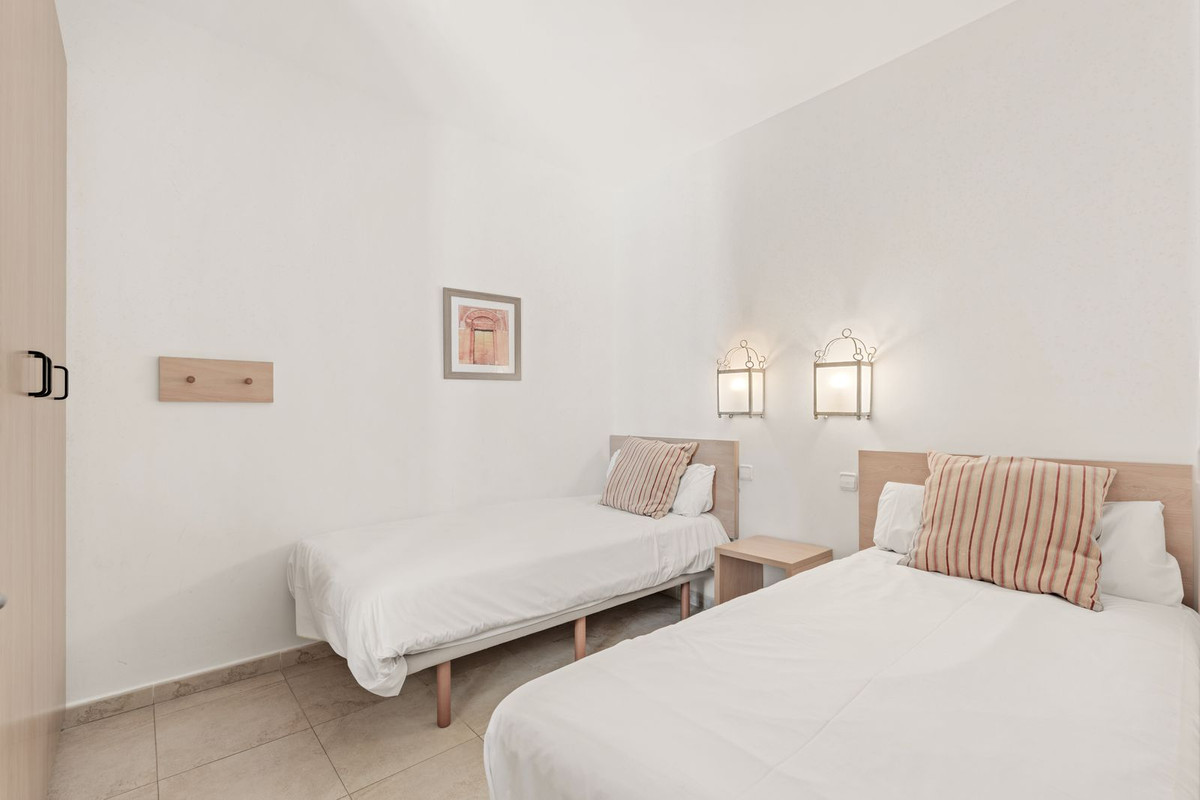 Se vende Apartamento Planta Media de 2 dormitorios en Costa Del Sol, Málaga, España