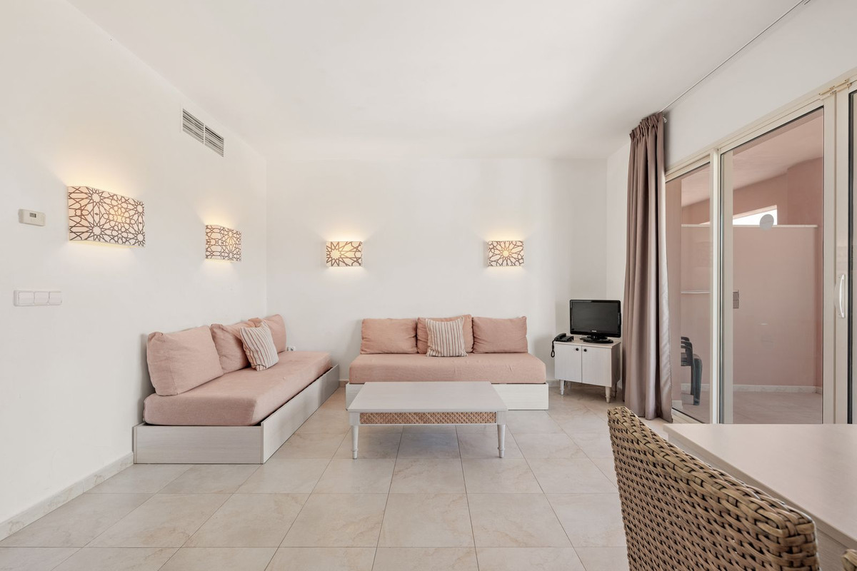 Se vende Apartamento Planta Media de 2 dormitorios en Costa Del Sol, Málaga, España