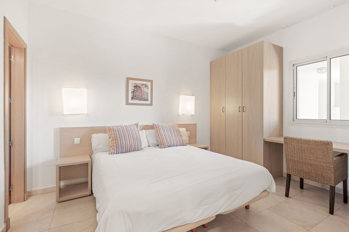 Se vende Apartamento Planta Media de 2 dormitorios en Costa Del Sol, Málaga, España