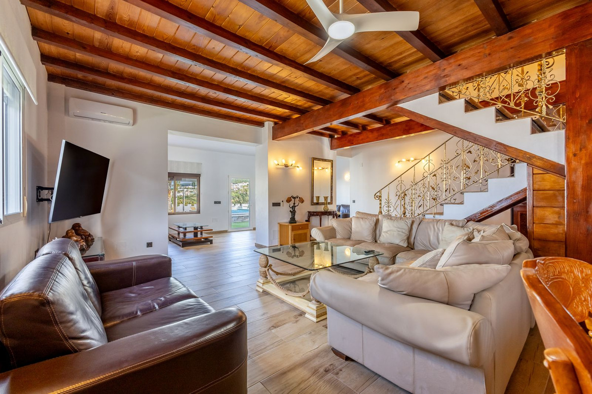 6 Bed Townhouse for sale in Alhaurín El Grande Costa Del Sol, Málaga, Spain