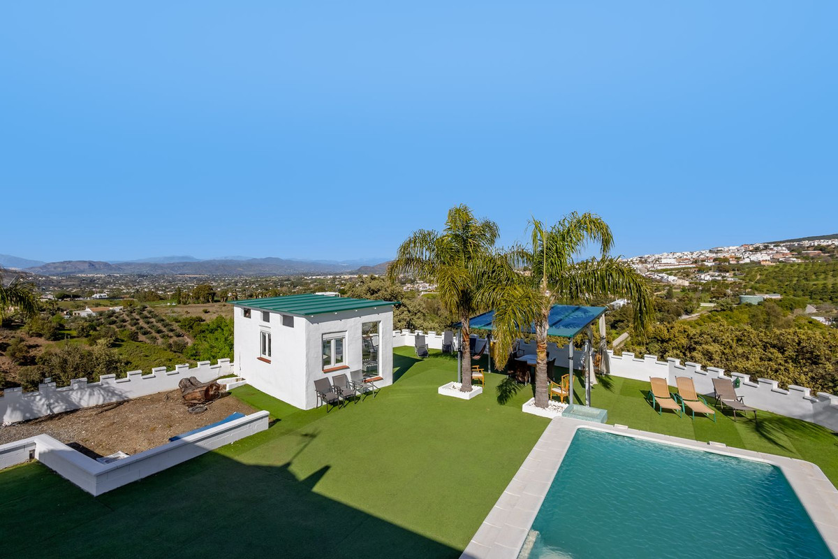 6 Bed Townhouse for sale in Alhaurín El Grande Costa Del Sol, Málaga, Spain