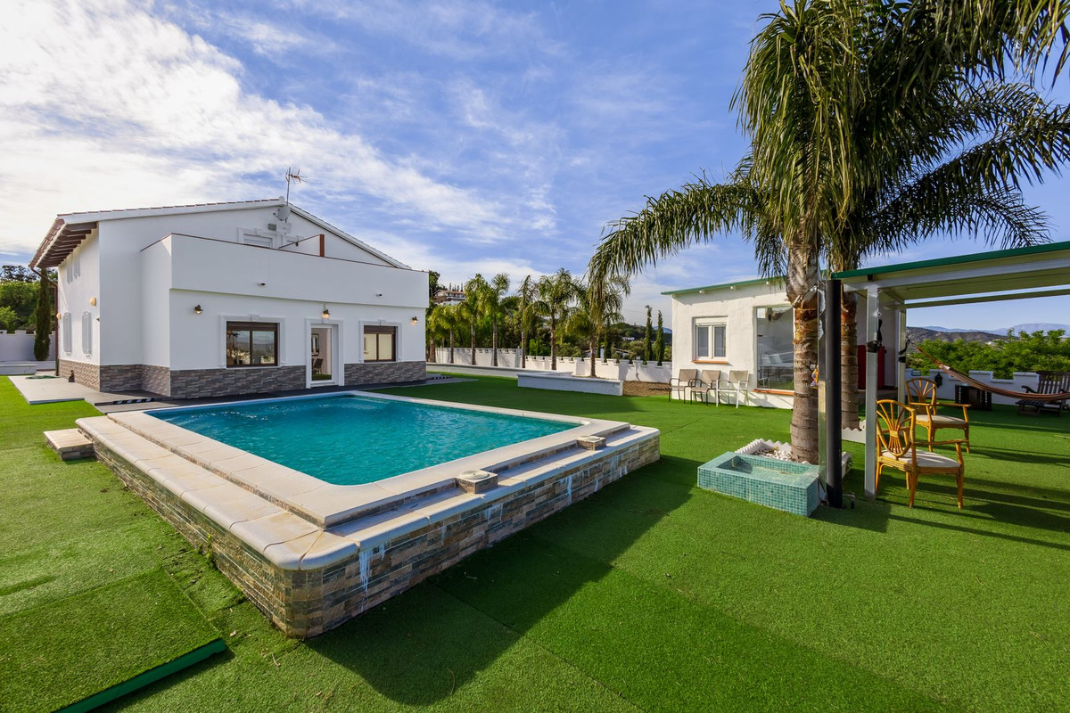6 Bed Townhouse for sale in Alhaurín El Grande Costa Del Sol, Málaga, Spain