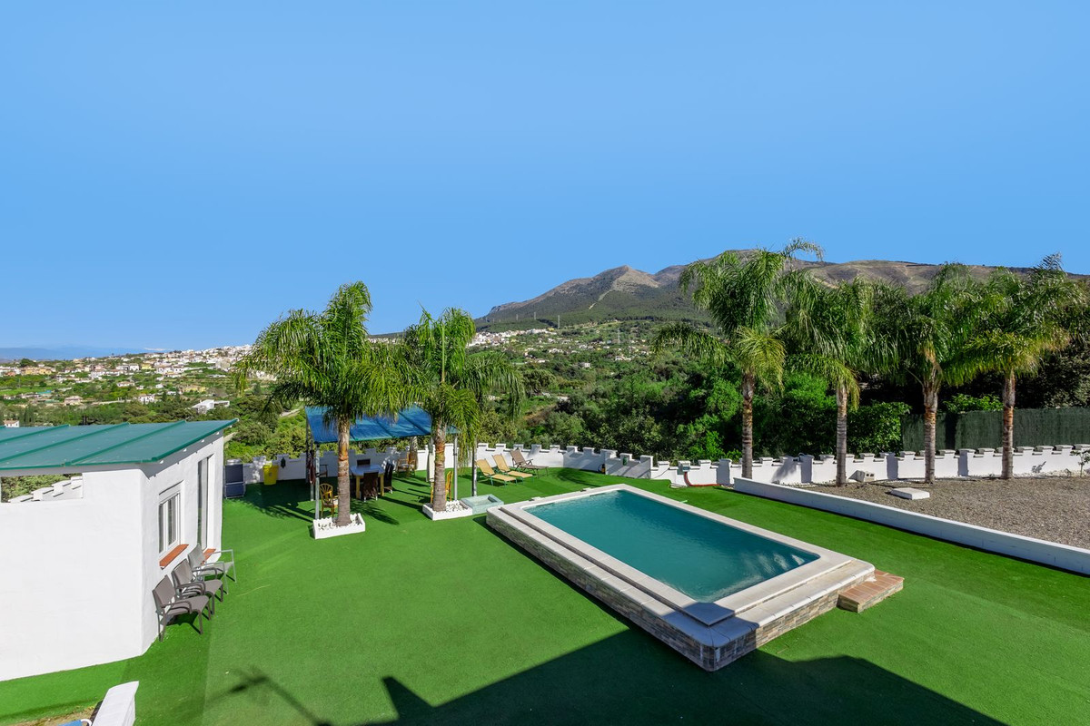 6 Bed Townhouse for sale in Alhaurín El Grande Costa Del Sol, Málaga, Spain
