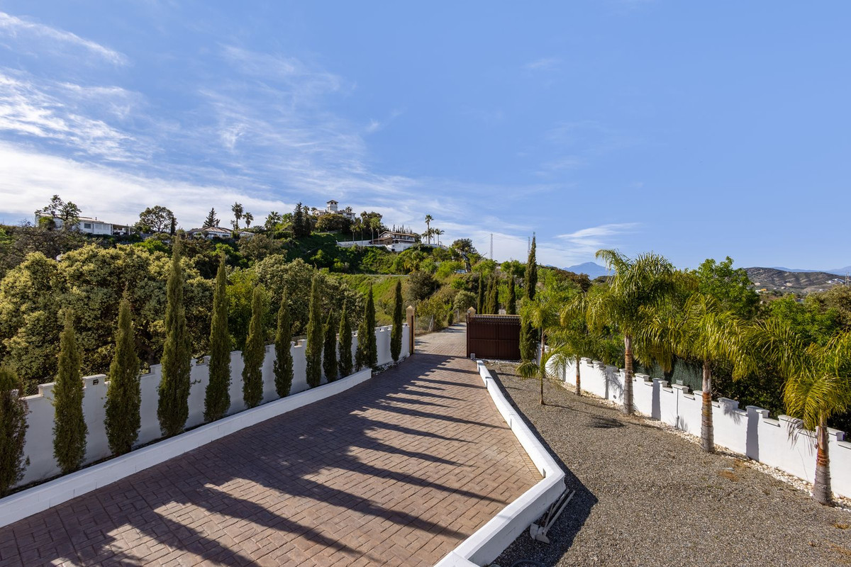 6 Bed Townhouse for sale in Alhaurín El Grande Costa Del Sol, Málaga, Spain