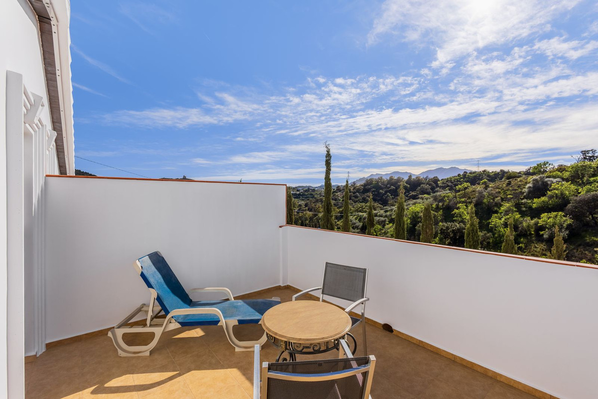 6 Bed Townhouse for sale in Alhaurín El Grande Costa Del Sol, Málaga, Spain