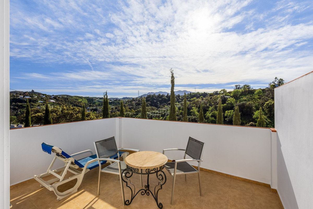 6 Bed Townhouse for sale in Alhaurín El Grande Costa Del Sol, Málaga, Spain