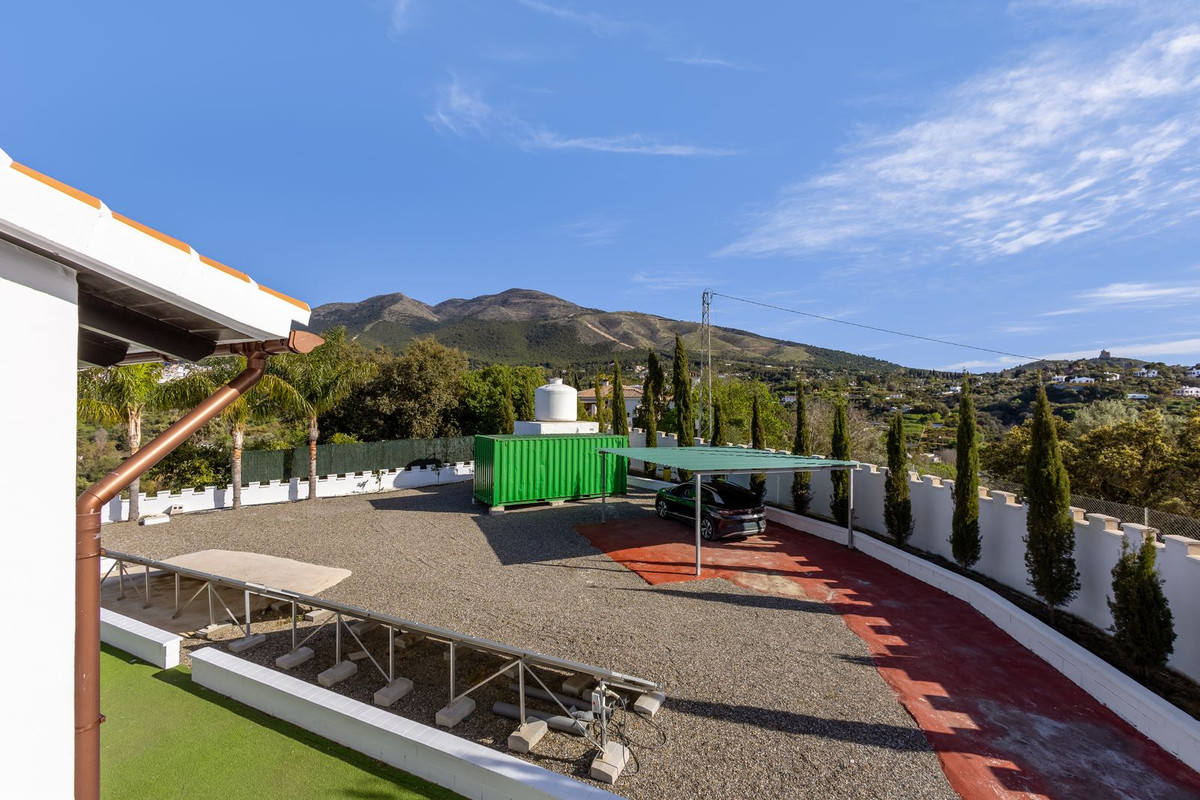 6 Bed Townhouse for sale in Alhaurín El Grande Costa Del Sol, Málaga, Spain