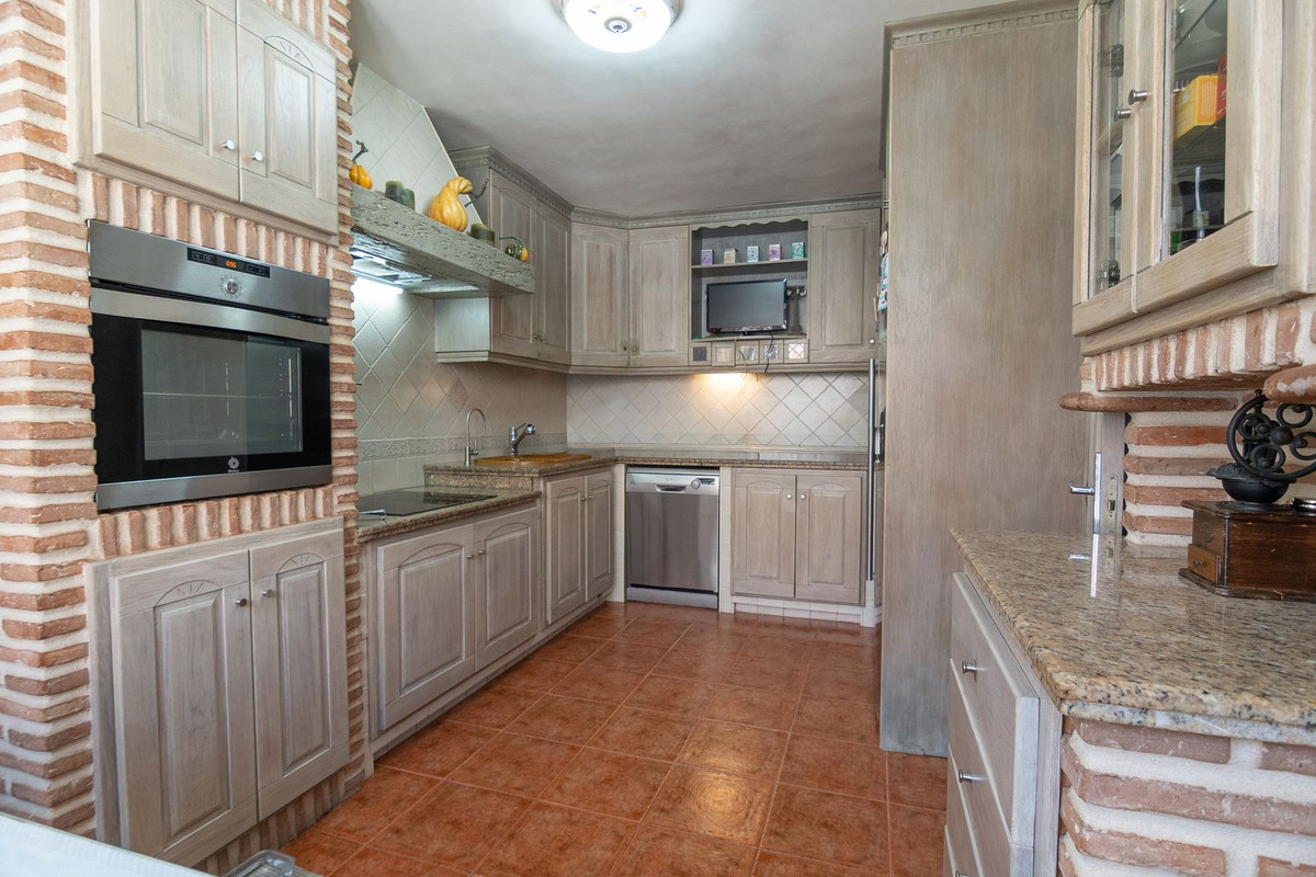 3 Bed Townhouse for sale in Estepona Costa Del Sol, Málaga, Spain