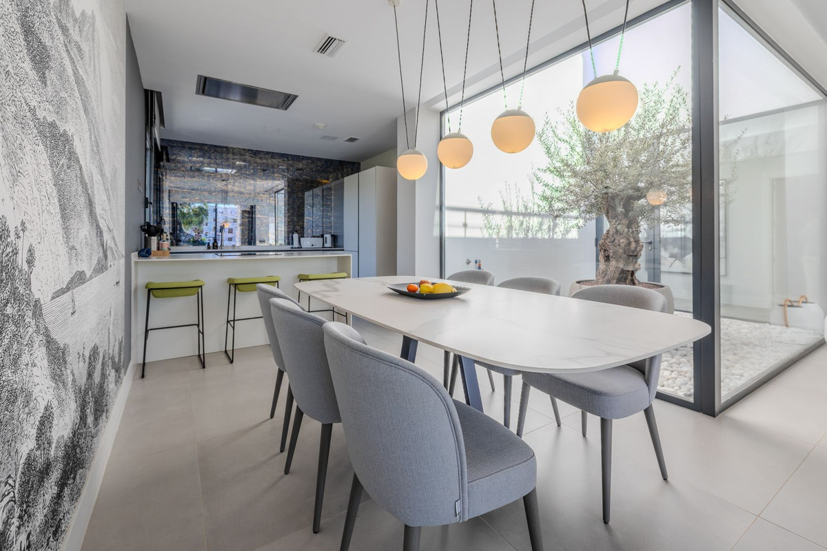 Se vende Villa - Chalet de 4 dormitorios en Costa Del Sol, Málaga, España