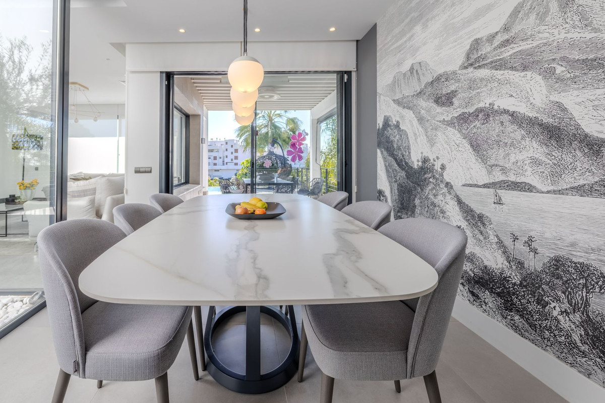Se vende Villa - Chalet de 4 dormitorios en Costa Del Sol, Málaga, España