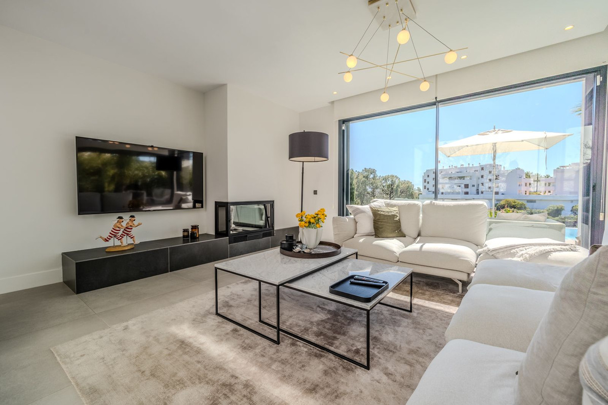 Se vende Villa - Chalet de 4 dormitorios en Costa Del Sol, Málaga, España
